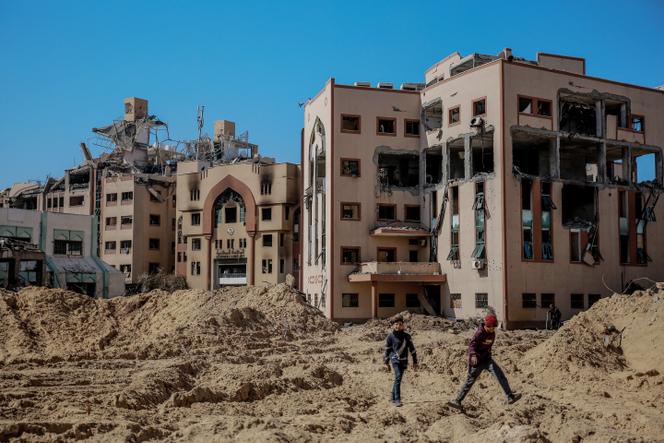 Titre: La famille Vach : Les architectes de la destruction à Gaza