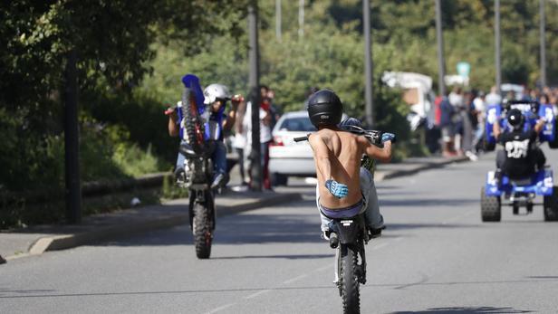 Attaque de policiers lors d’une intervention contre les rodéos