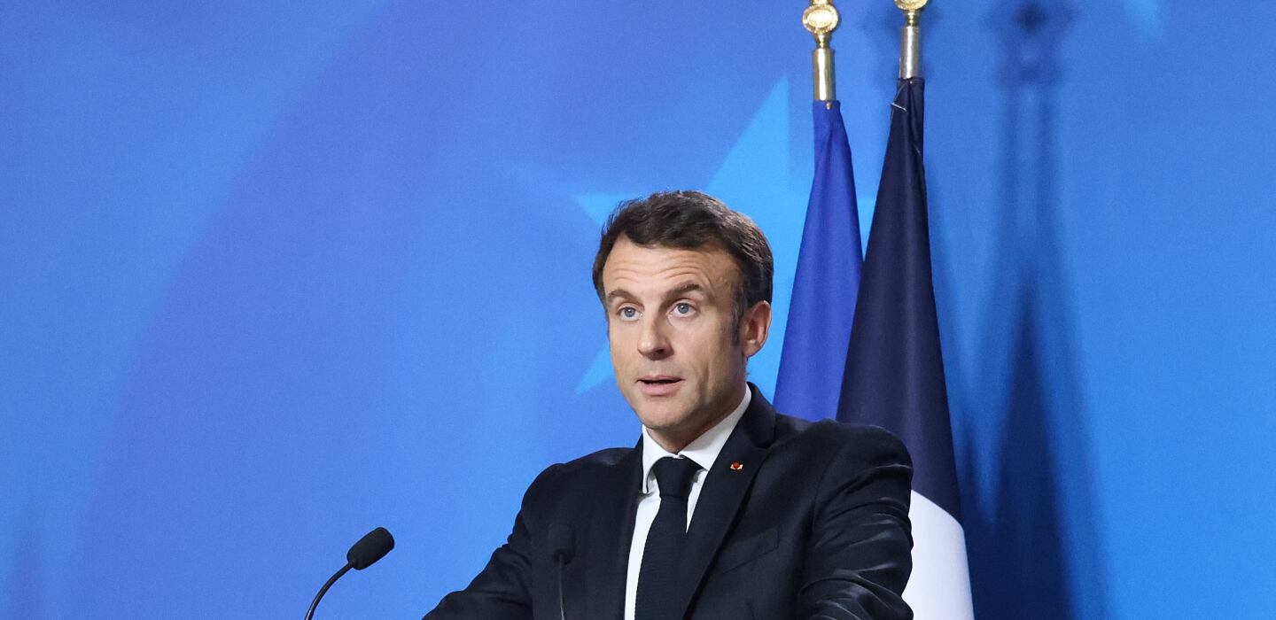 Macron sous le feu : des révélations choquantes sur son passé financier et les dégâts économiques en France