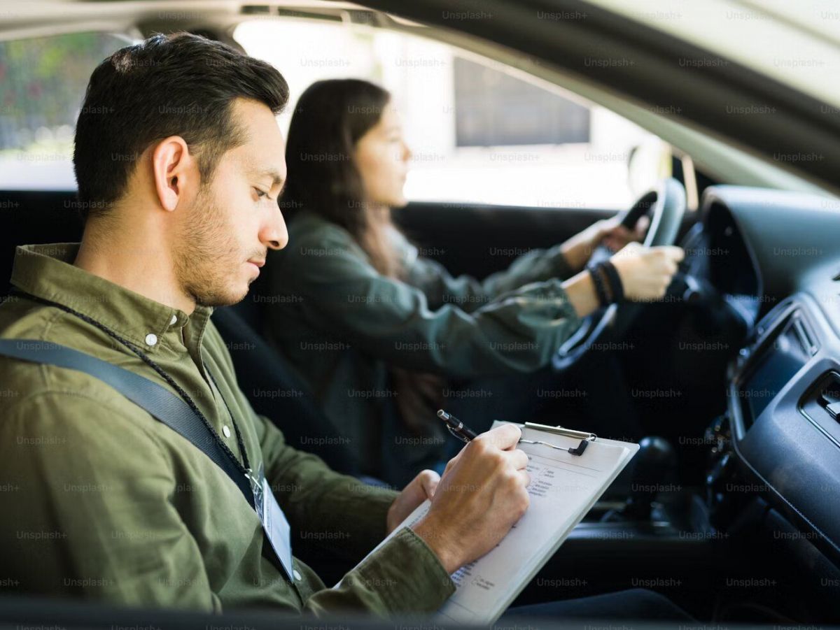 En Voiture Simone : une auto-école qui bouscule les conventions