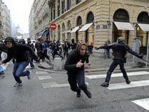 L’effondrement économique de la France approche à grands pas : le chaos social s’accélère