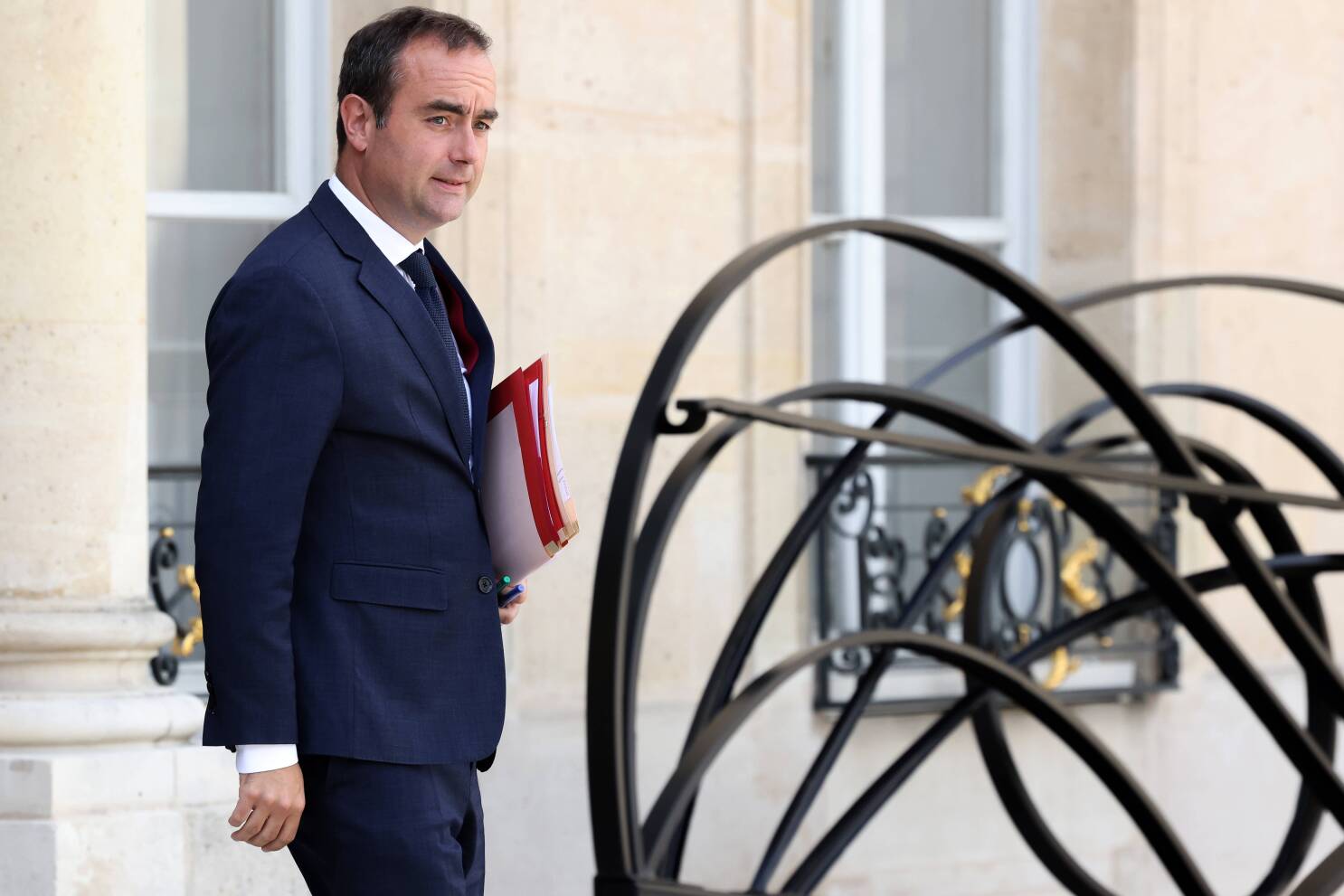 Le gouvernement de Sébastien Lecornu : une éphémère tentative de sauver l’effondrement économique français